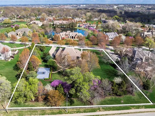 10408 Howe Ln, Leawood, KS 66206