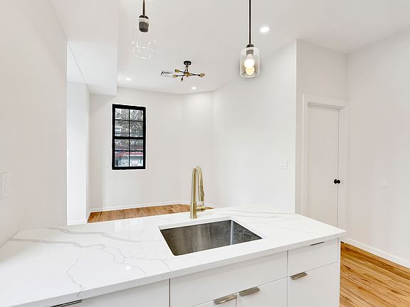 5th image of 1436 Herkimer St Unit 1