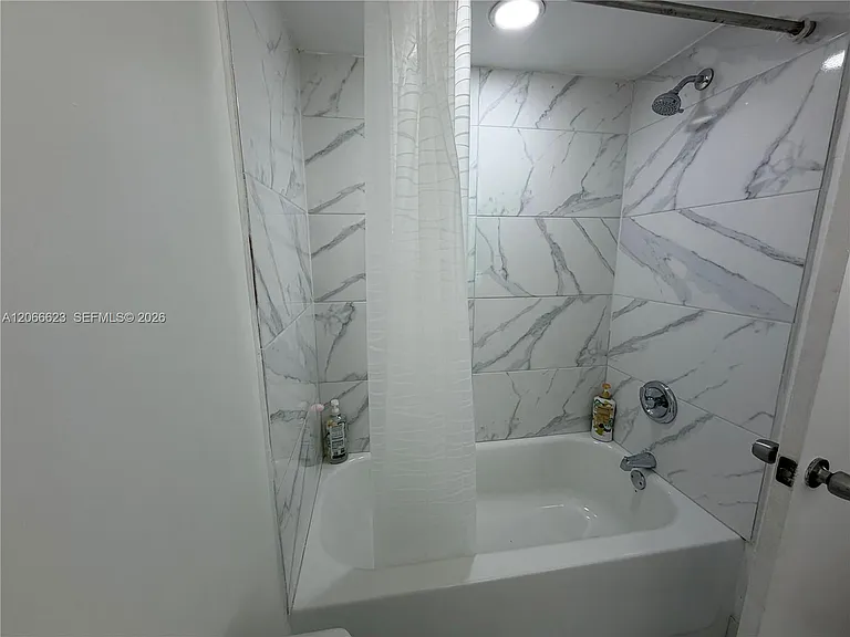 18031 Biscayne Blvd #601 — Photo 14