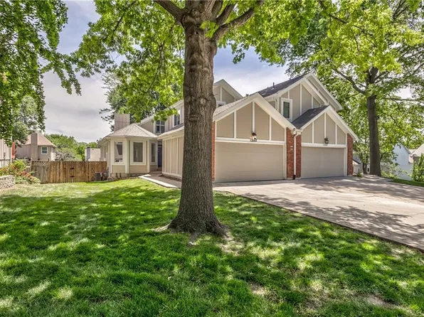 12107 Hemlock St, Overland Park, KS 66213
