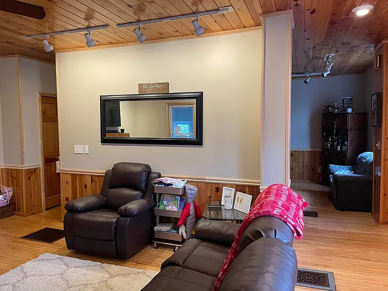 88 Pawling Ave — Photo 9