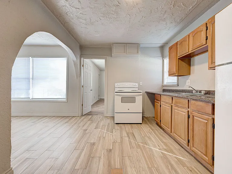 1426 NE 24th St — Photo 11