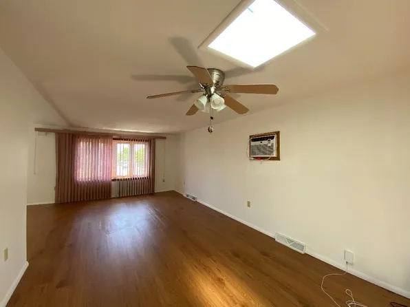 284 Wayne Street image 2 of 7