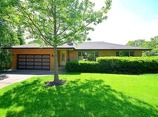 237 Blackhawk Rd, North Riverside, IL 60546