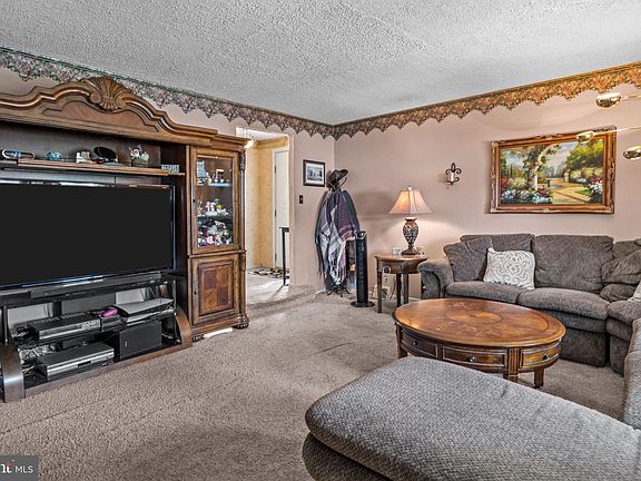 5th image of 8920 Sylvia Ln
