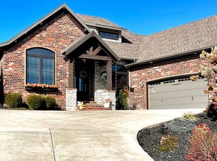 3319 W Bluffview St, Springfield, MO 65810