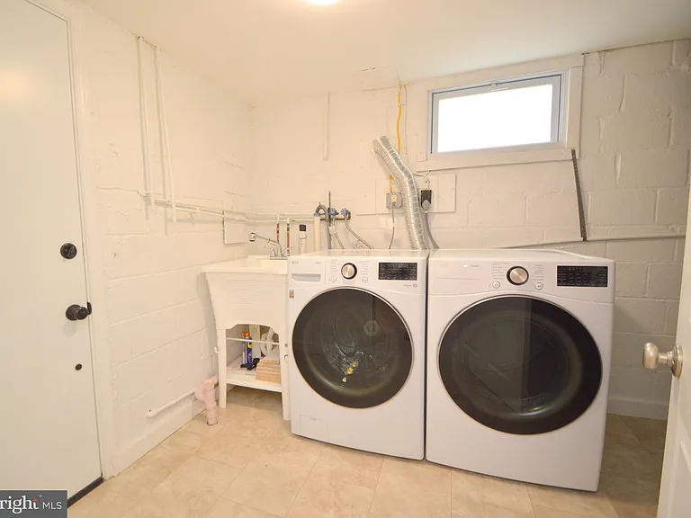2441 N McKinley St — Photo 20