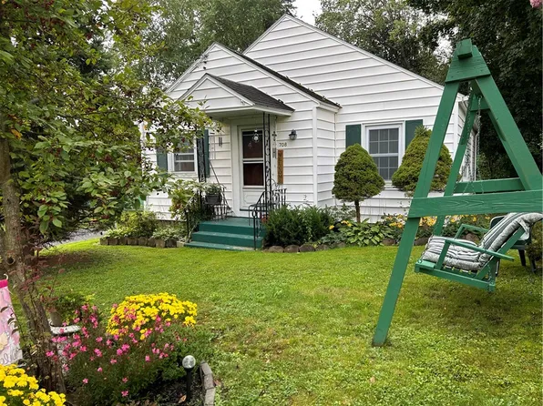 708 Colonial Dr, Newark, NY 14513