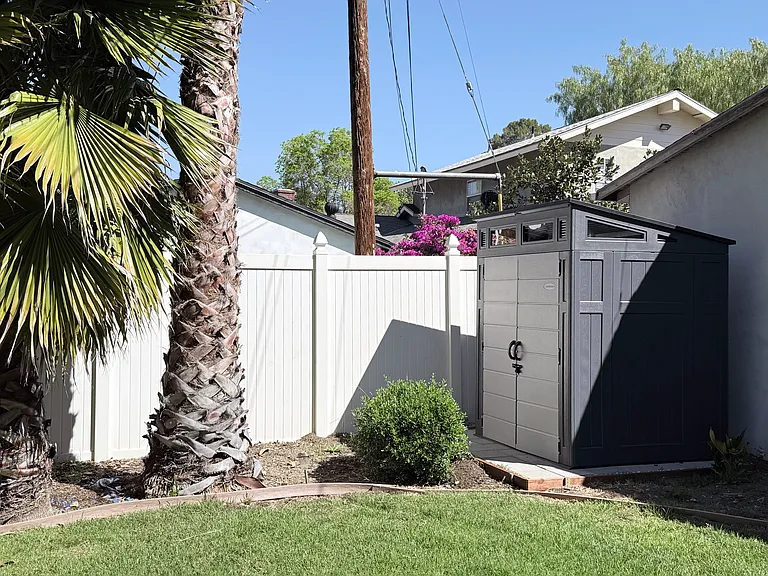 21907 & 21905 Providencia St — Photo 24