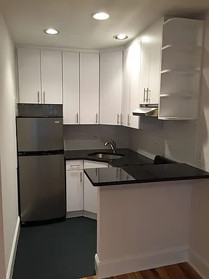 Rented by Metropolis Real Estate of Manhattan | media 31