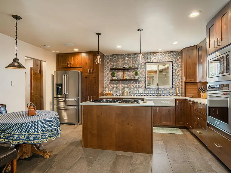 1623 San Patricio Ave SW — Photo 4