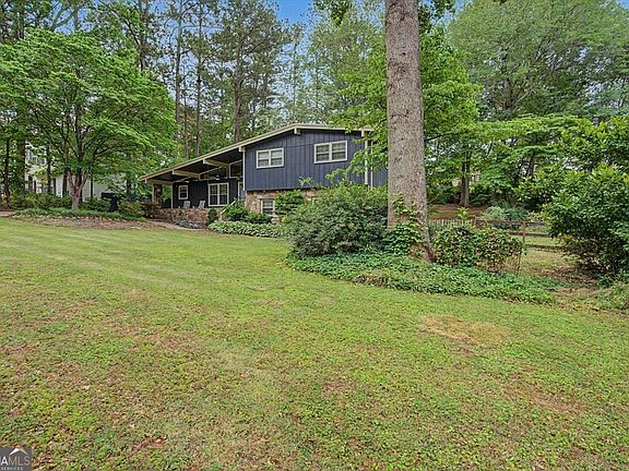 3rd image of 107 Lisa Ln