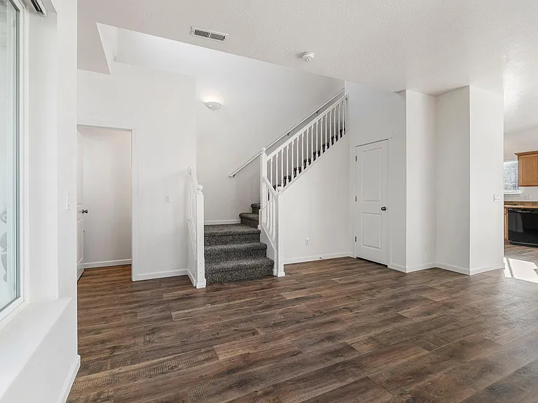 7761 Wyeth Ct — Photo 3