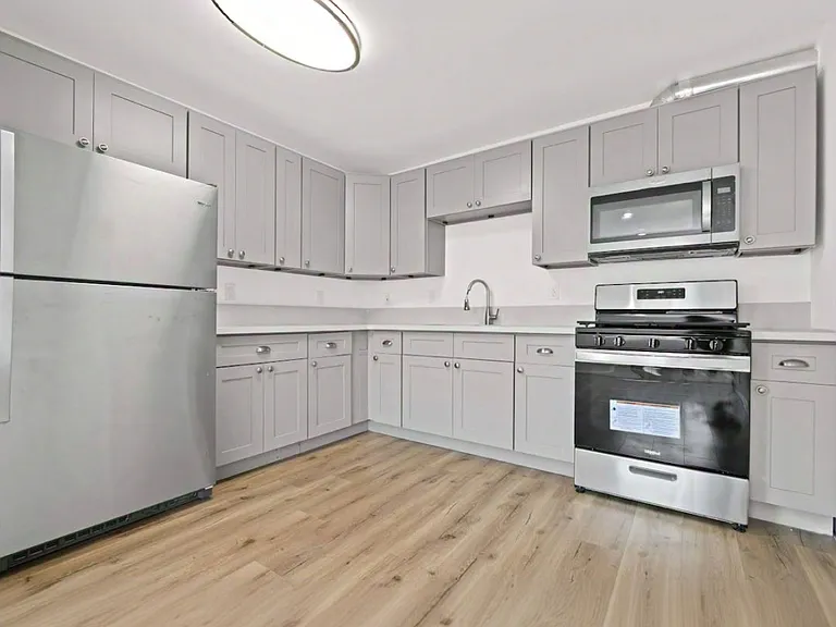 647 W 92nd St #1/2 — Photo 4