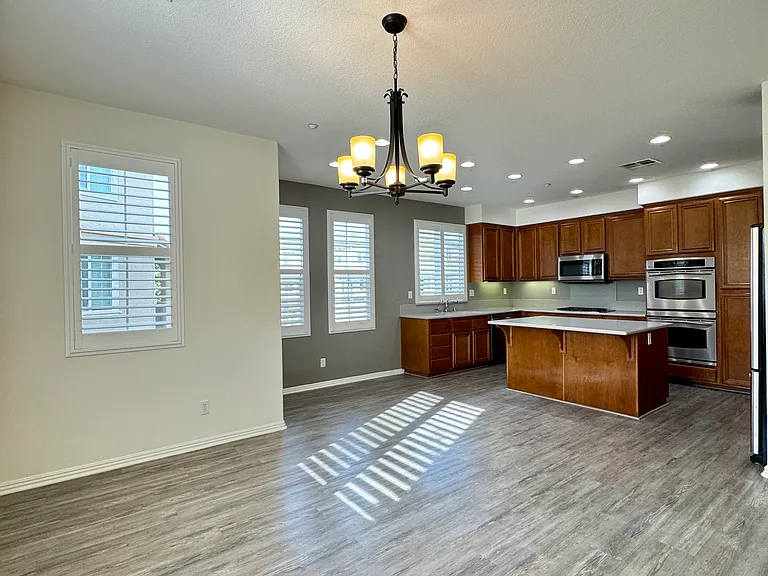 1331 Bayside Cir — Photo 37