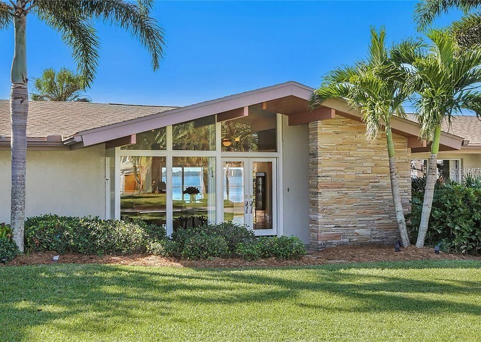 1st image of 7798 Holiday Dr