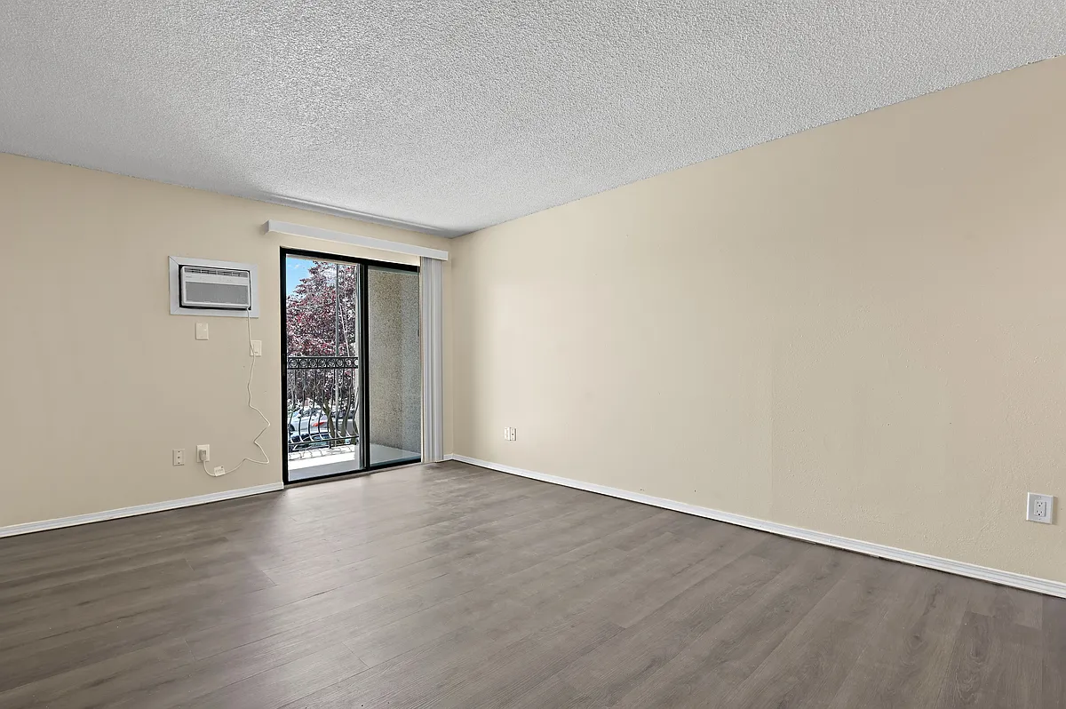 Building Photo - 1318 W Mallon Ave #4