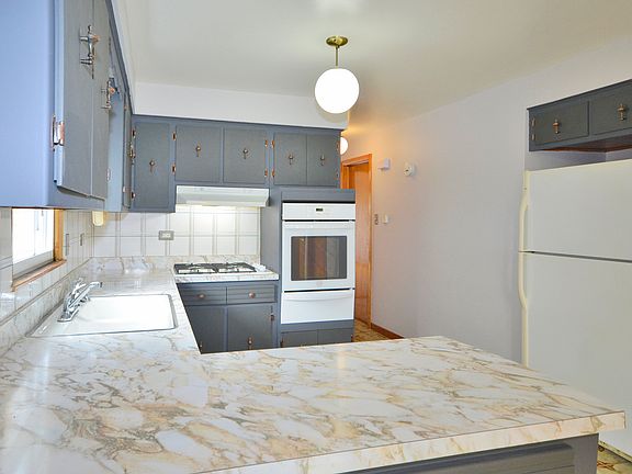3rd image of 5205 W 87th St #1