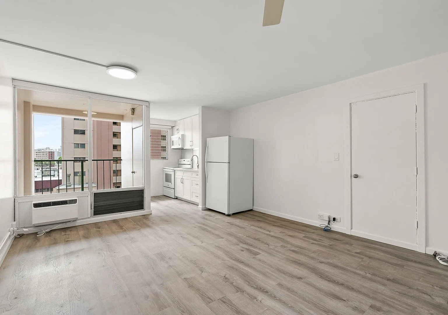 747 Amana St — Photo 2
