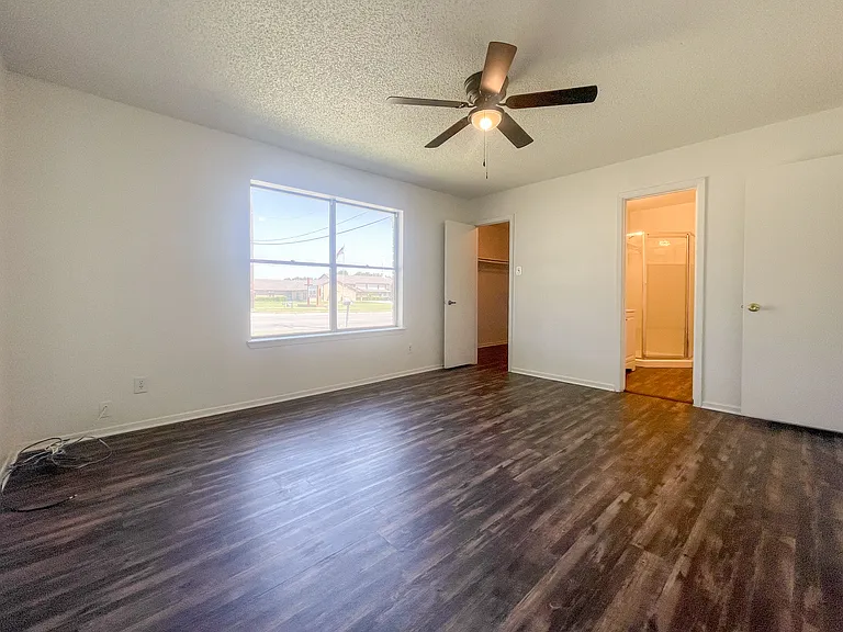 433 W Panther Way — Photo 11
