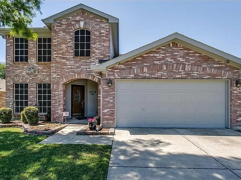 2821 Briargrove Ln — Photo 3