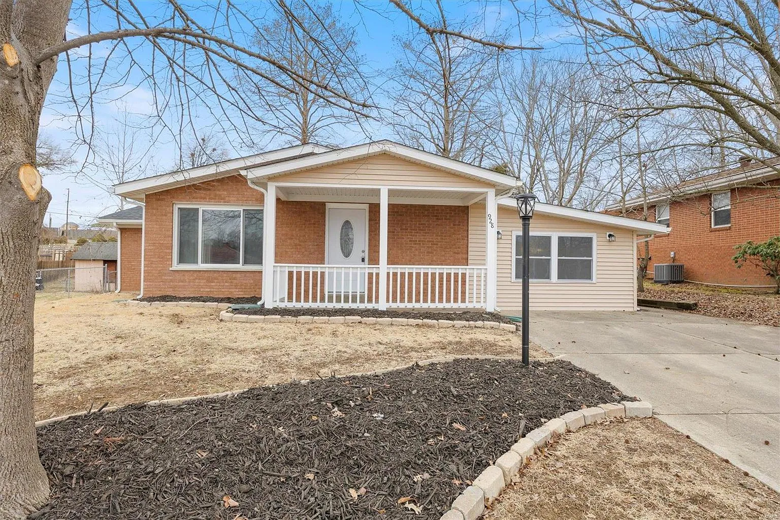 928 Peony Dr photo 1