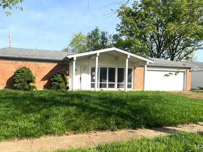 4767 Towne South Rd, Saint Louis, MO, 63128