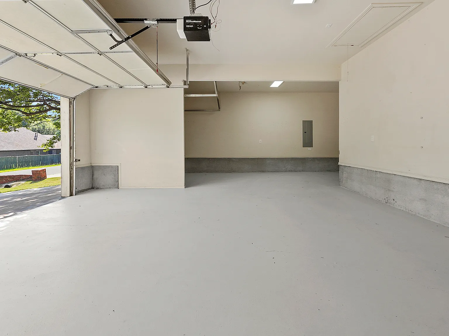 3 bed, 1997 sqft, $2,275 — Photo 3