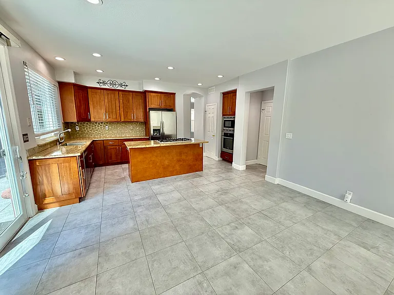 4238 Diavila Ave — Photo 24