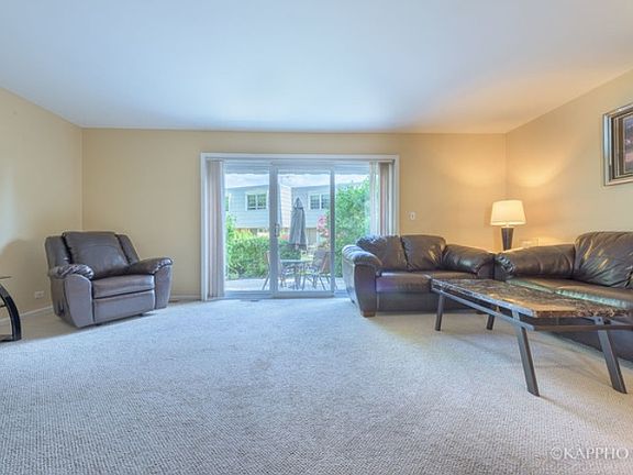 3rd image of 646 Dauphine Ct Unit B