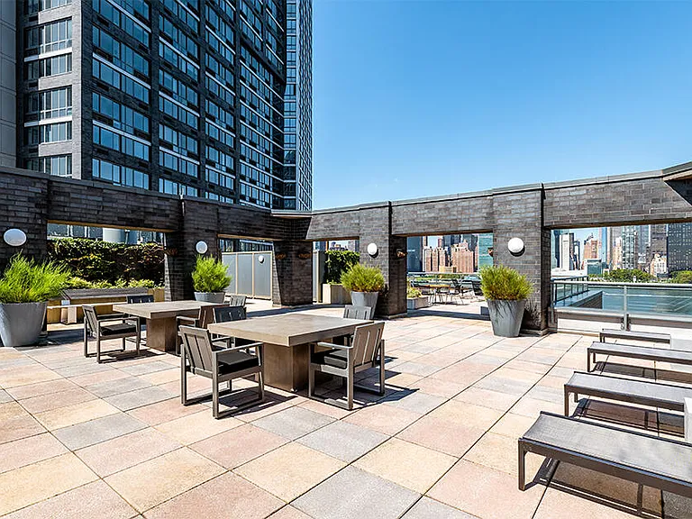 4720 Center Blvd #302 — Photo 6