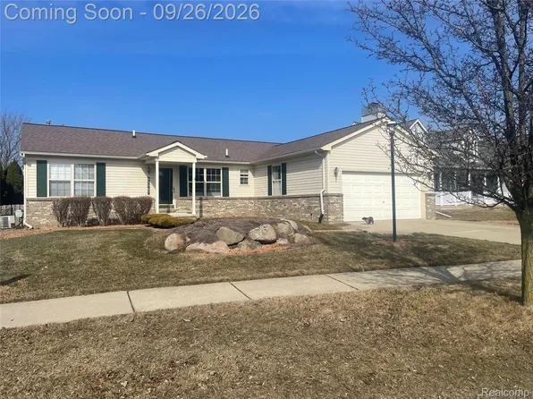 21767 Brookside North Dr, Macomb, MI 48044