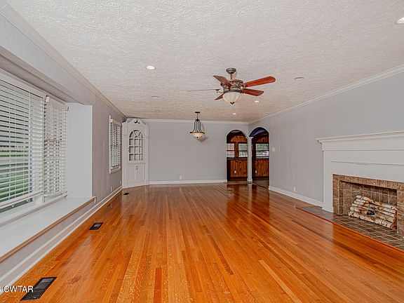 4th image of 5610 Main St E