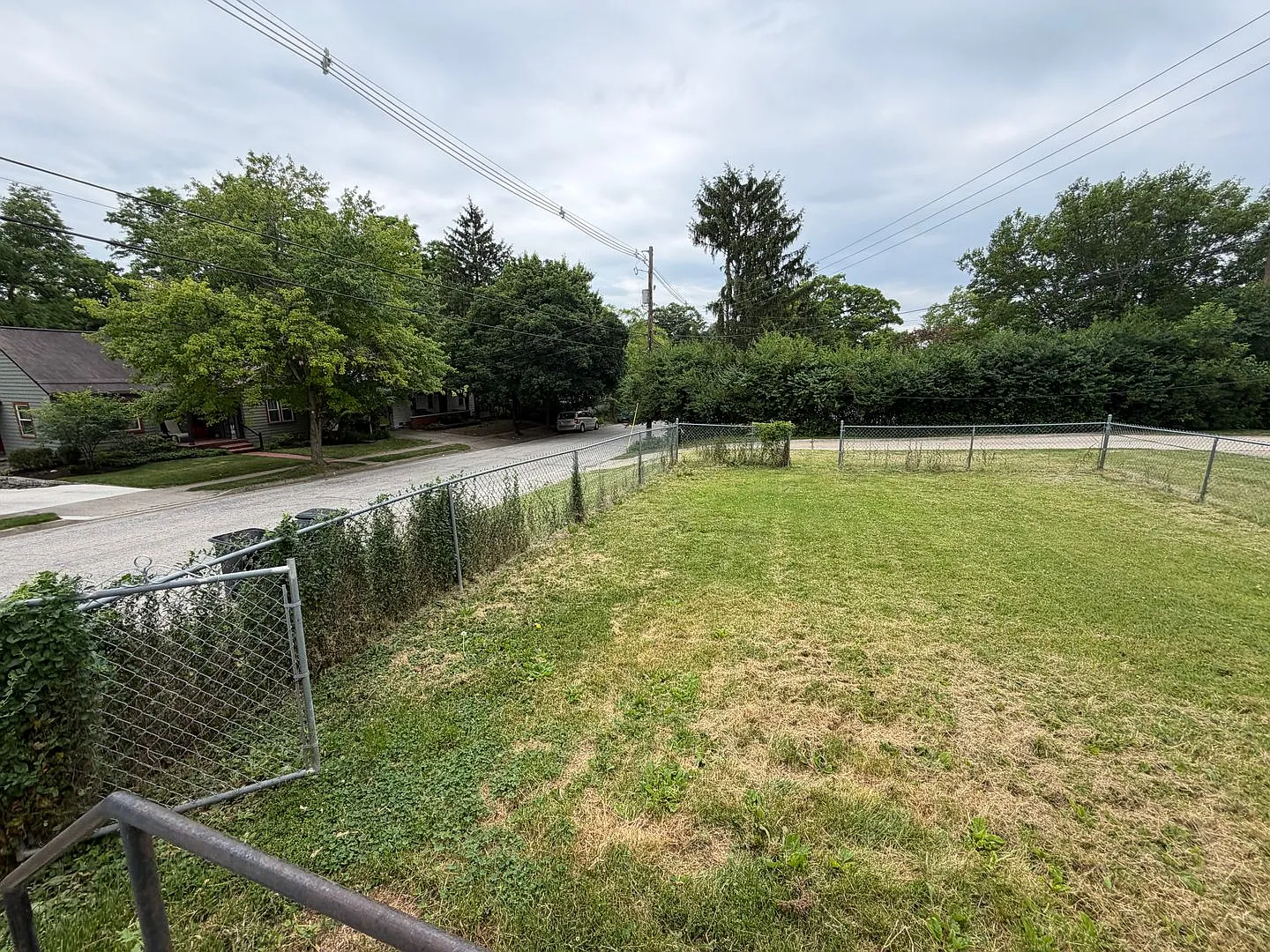2-Story House, 5 Bed/2Bath with Lots of Room, Washer/Dryer Hookups. Pet Friendly & Large Yard — Photo 4