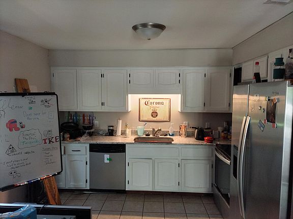 2nd image of 805 Robin Hood Trl