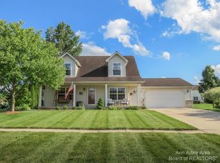 374 Brentwood Dr, Pinckney, MI