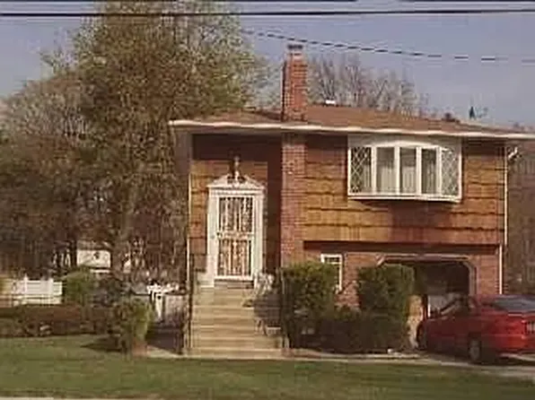 717 Terrace Pl, Uniondale, NY 11553
