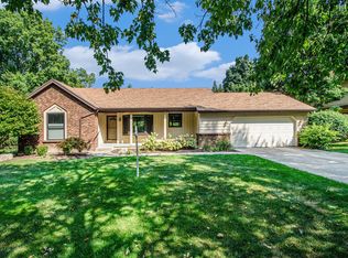 1740 Ridgemoor Dr SE, Grand Rapids, MI 49506