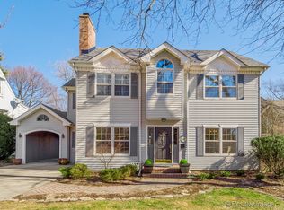 245 Coe Rd, Clarendon Hills, IL 60514