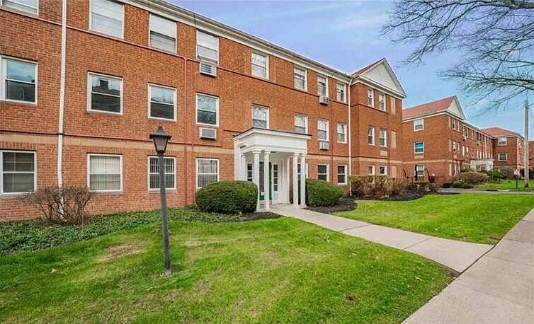 1st image of 13825 Cedar Rd APT 102