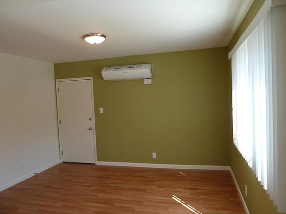 3rd image of 1615 Morton Ave #1