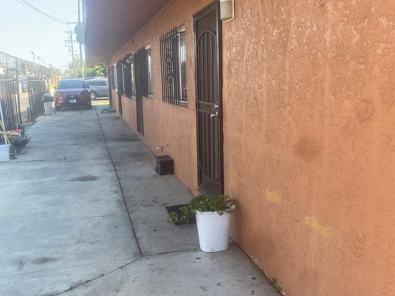 2nd image of 715 W Century Blvd APT 1