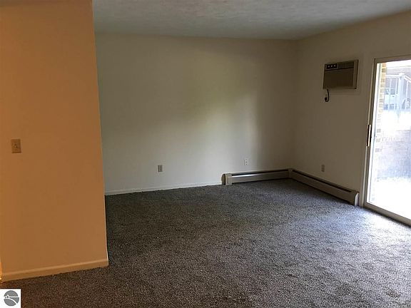 3rd image of 525 Georgetown Dr APT 62