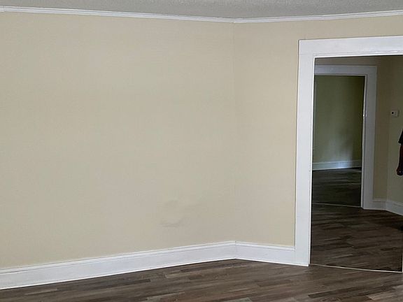 4th image of 202 Huss St