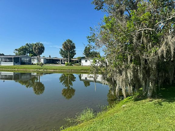 3rd image of 96 Country Club Dr