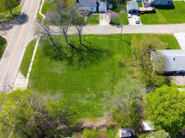 600 E Cedar St, Le Roy, IL 61752