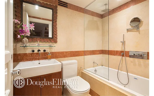 Sold by Douglas Elliman | media 21