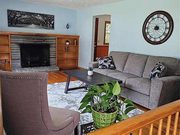 3rd image of 38 Oakwood Dr