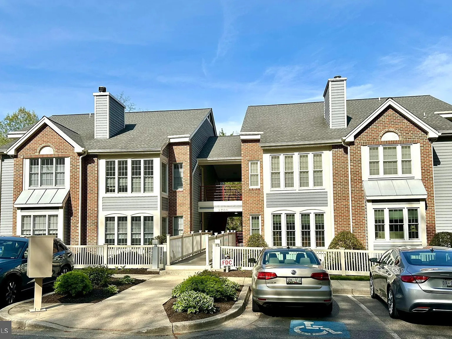 2 bed, 1285 sqft, $2,950 — Photo 2