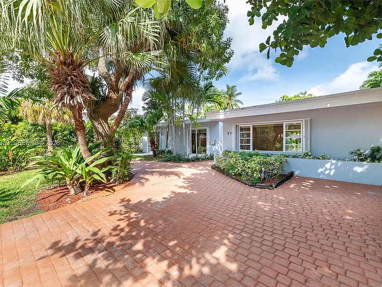310 Harbor Ct — Photo 22
